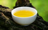 茶油怎么涂抹頭發(fā)如何正確使用茶油洗頭？